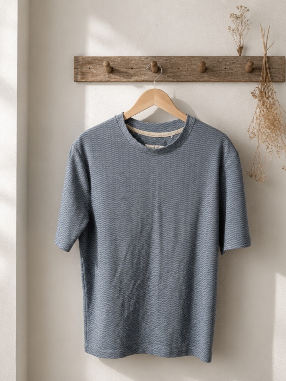 Ike Behar Soft Blue Wave-Pattern Short Sleeve Tee